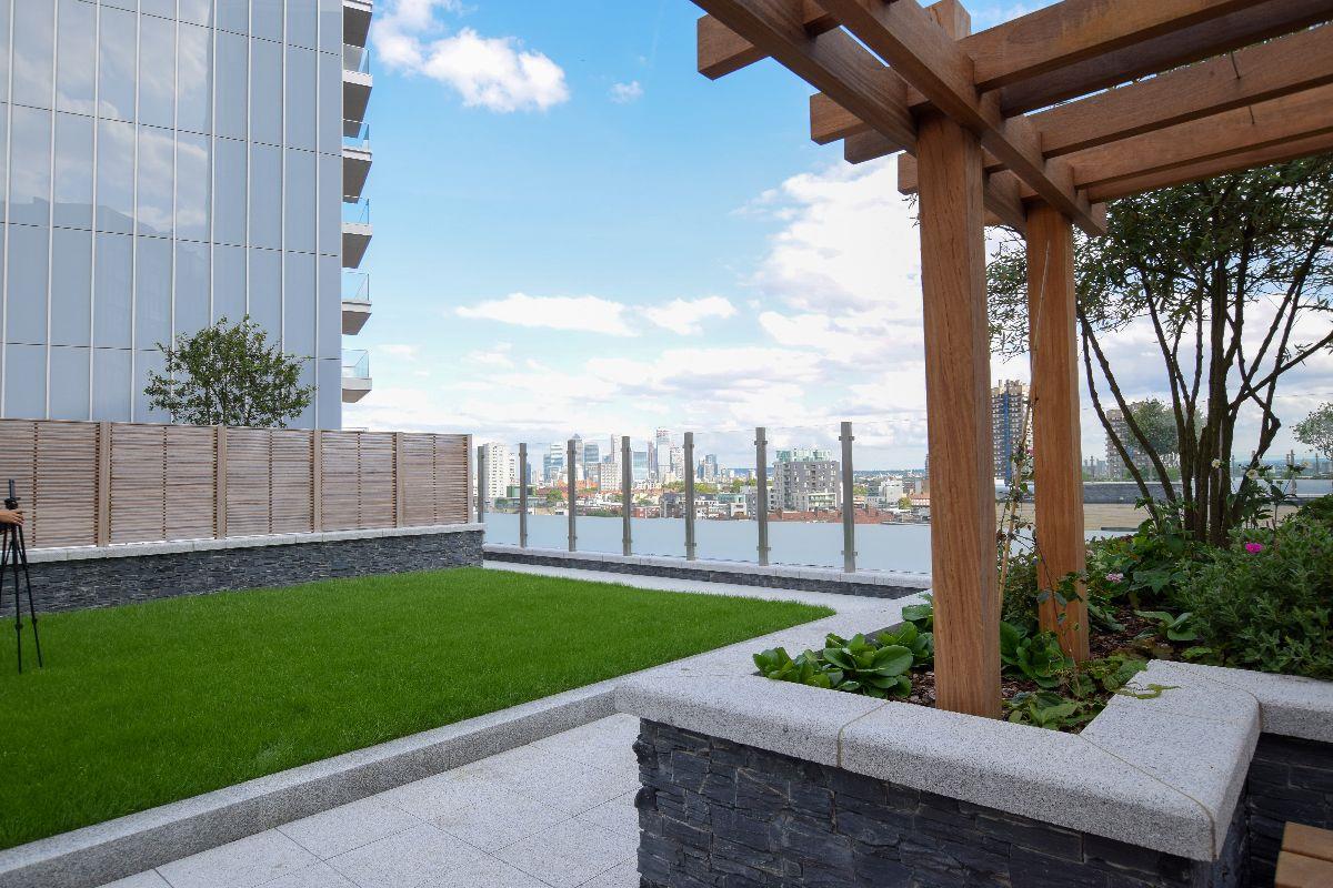 14 Piazza Walk, London
